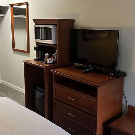 Travelodge By Wyndham Langley Esterno foto