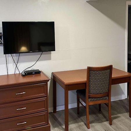 Travelodge By Wyndham Langley Esterno foto