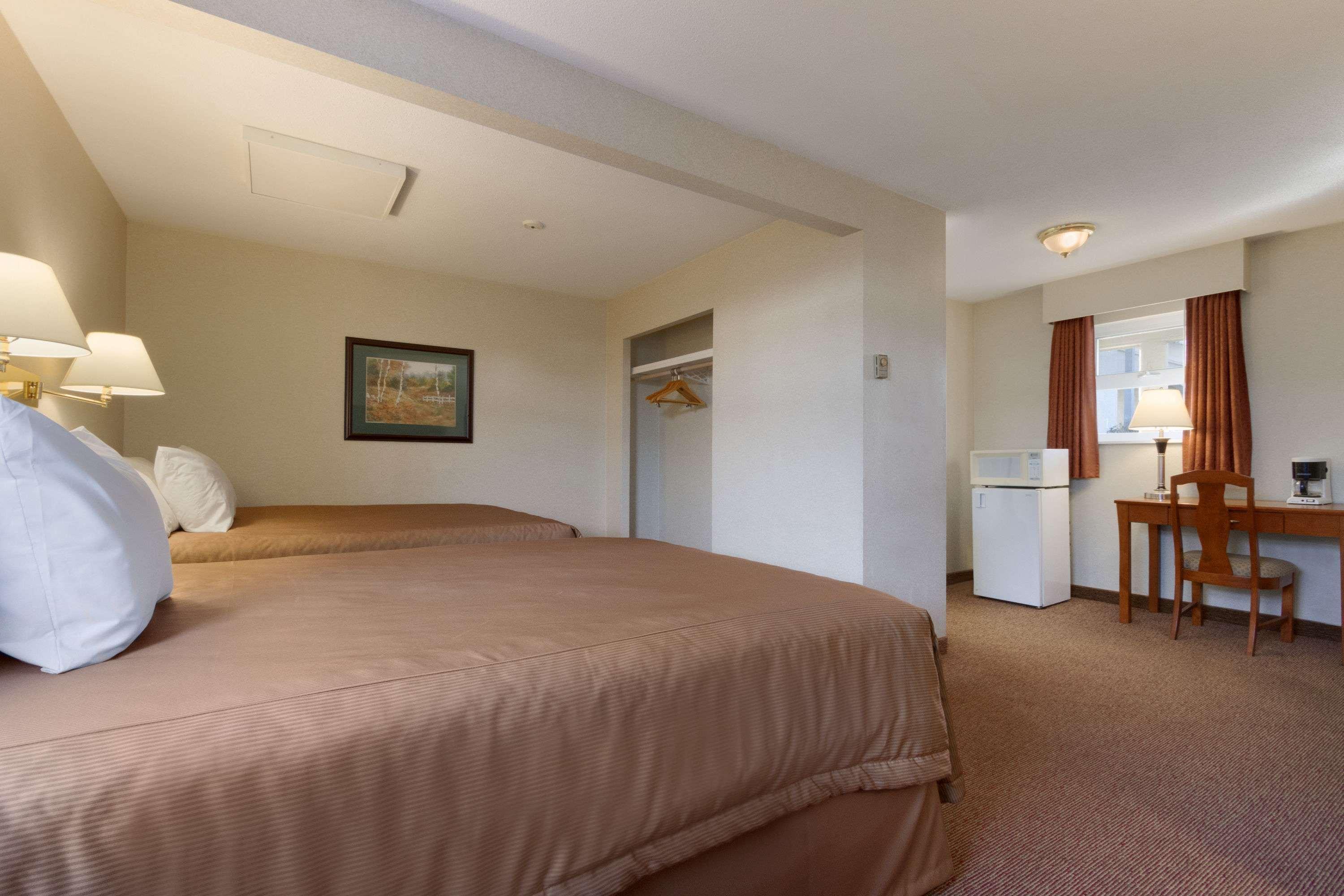 Travelodge By Wyndham Langley Esterno foto
