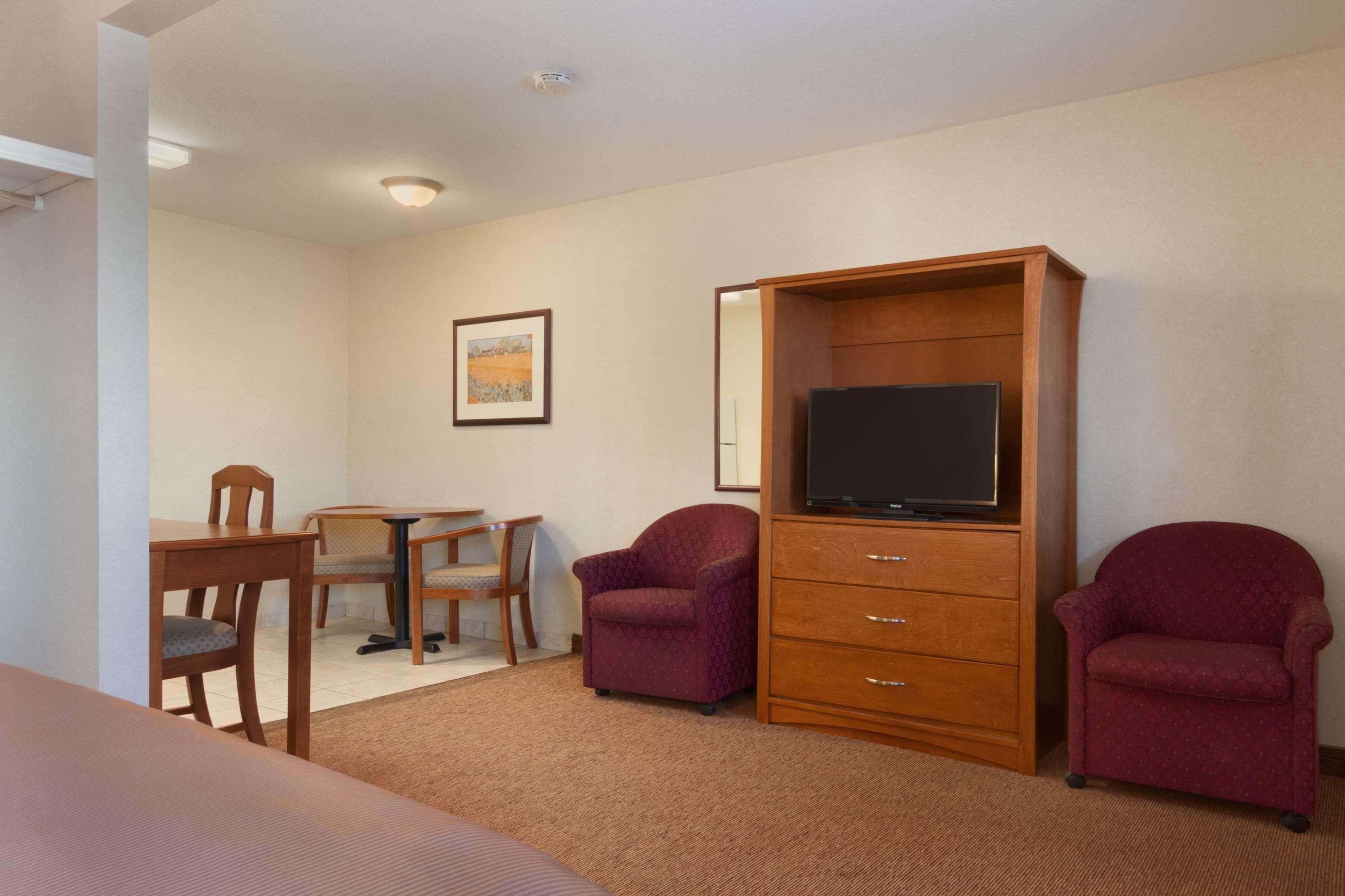 Travelodge By Wyndham Langley Esterno foto