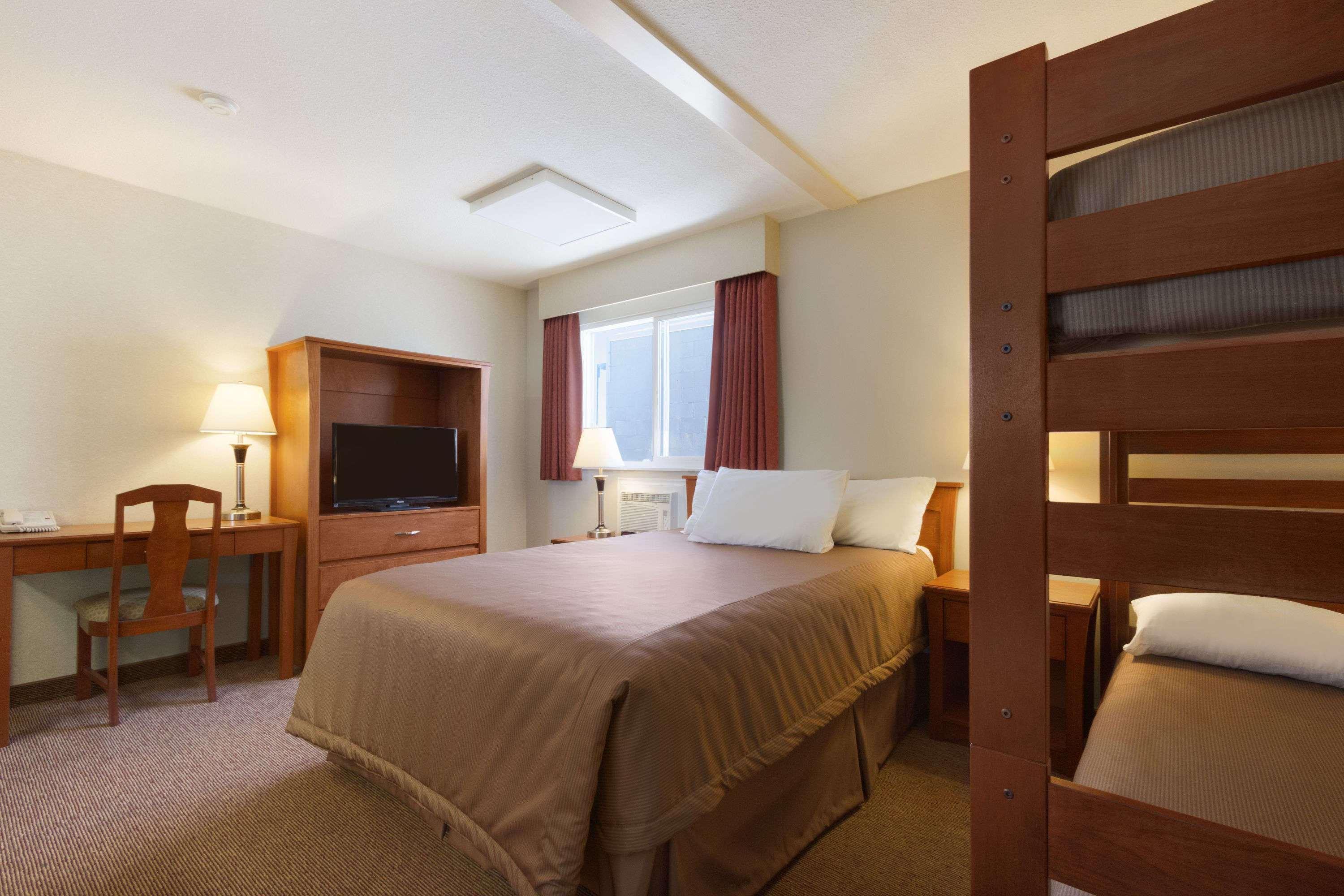 Travelodge By Wyndham Langley Esterno foto