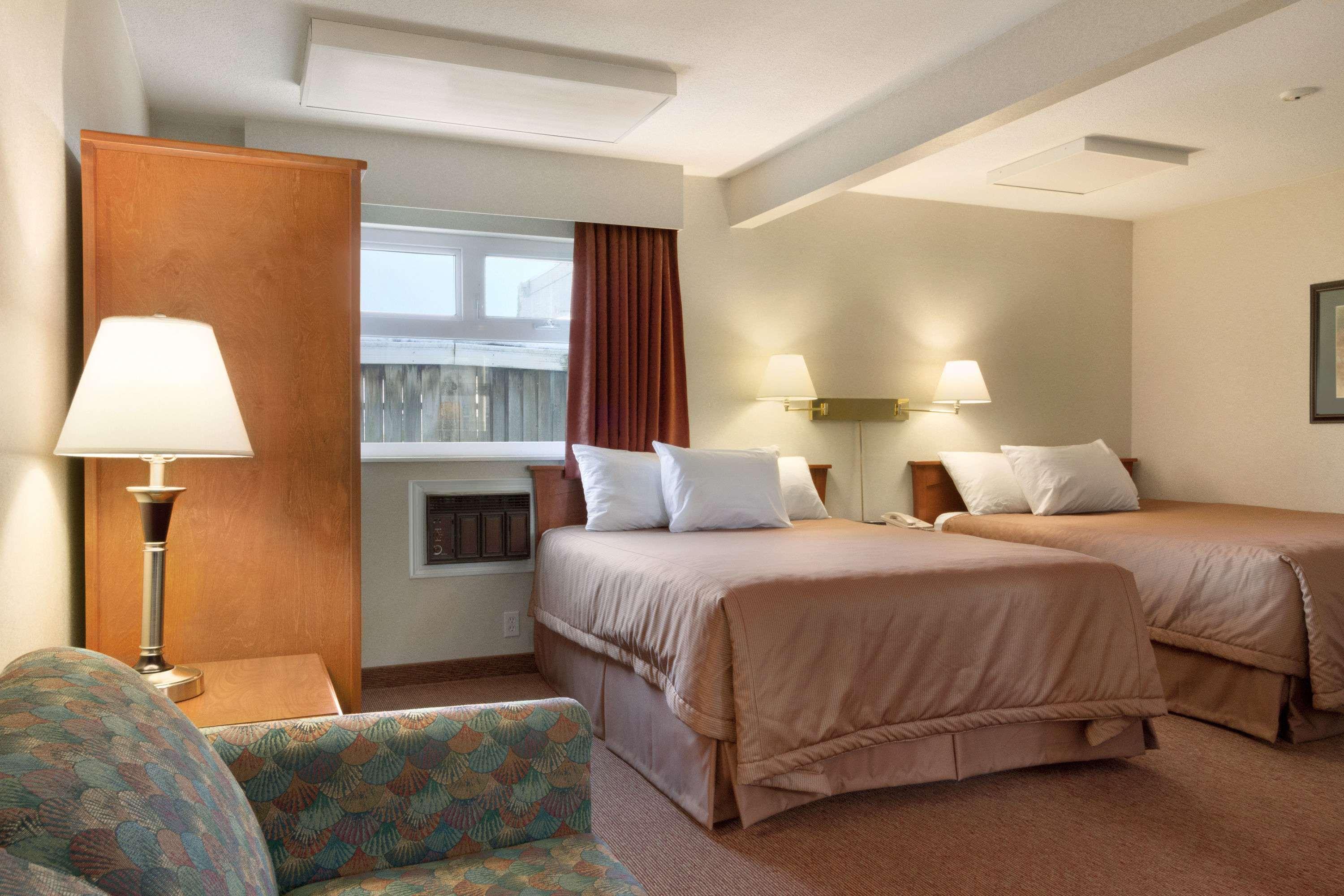 Travelodge By Wyndham Langley Esterno foto