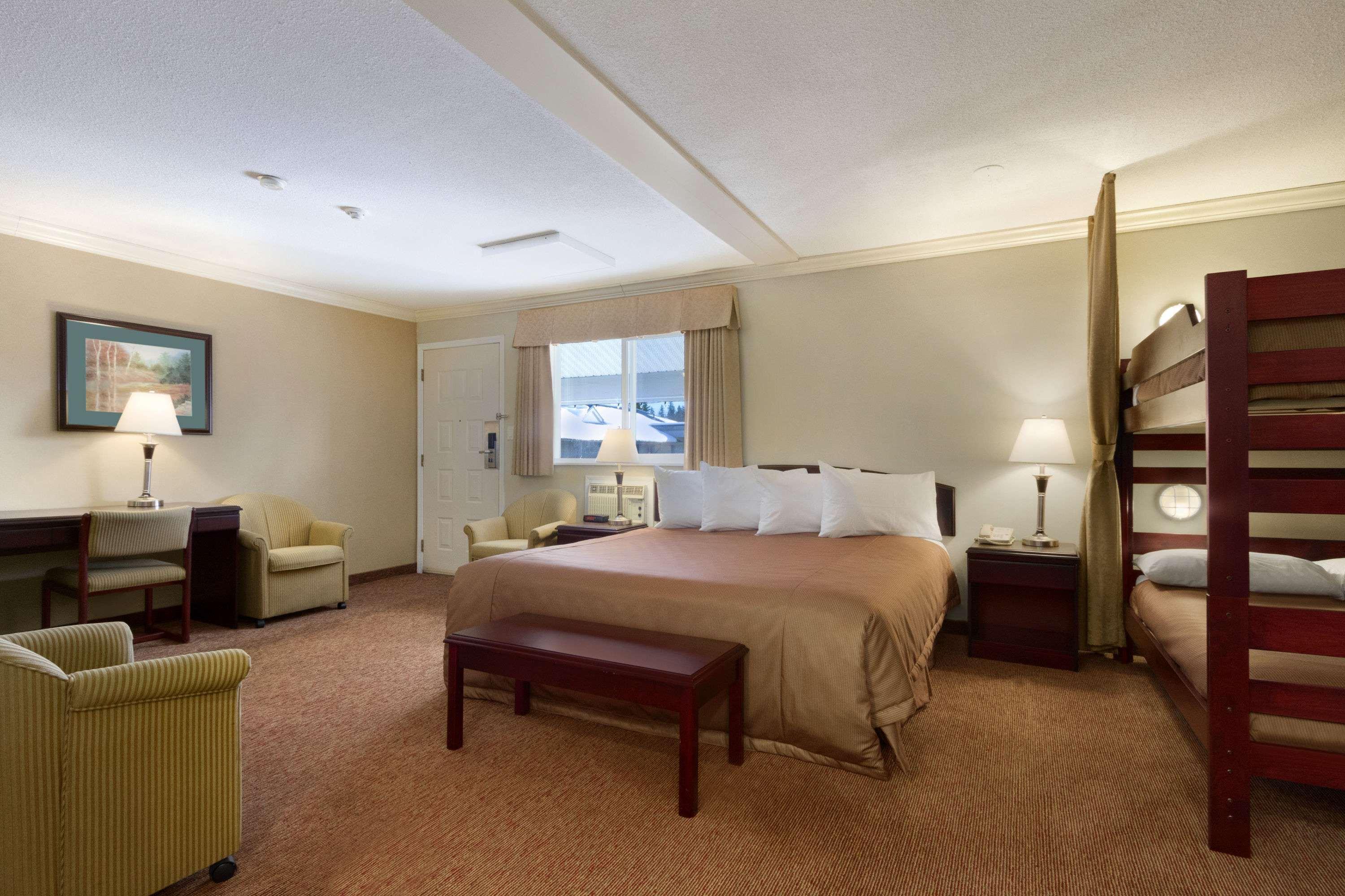 Travelodge By Wyndham Langley Esterno foto
