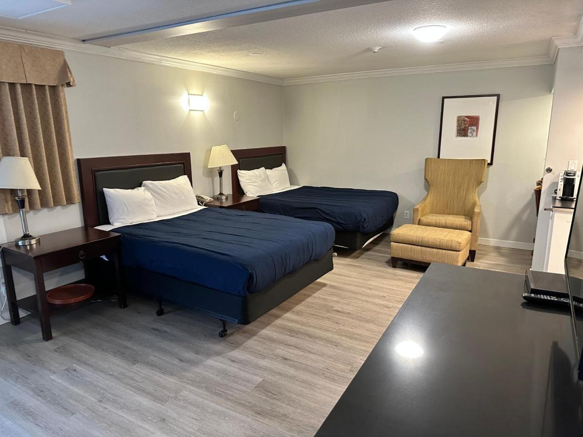 Travelodge By Wyndham Langley Esterno foto