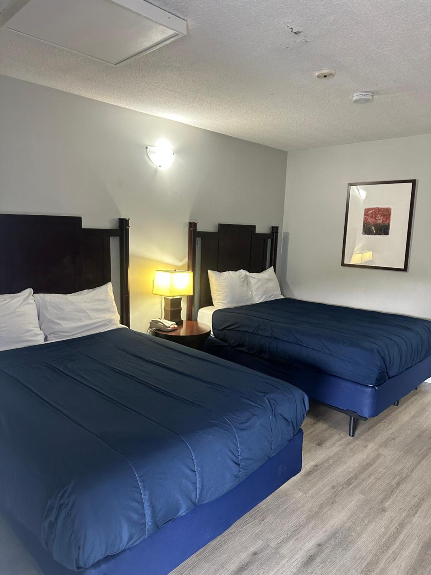 Travelodge By Wyndham Langley Esterno foto