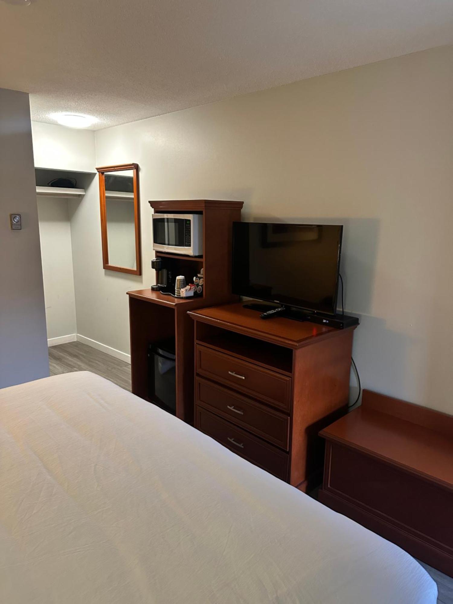 Travelodge By Wyndham Langley Esterno foto