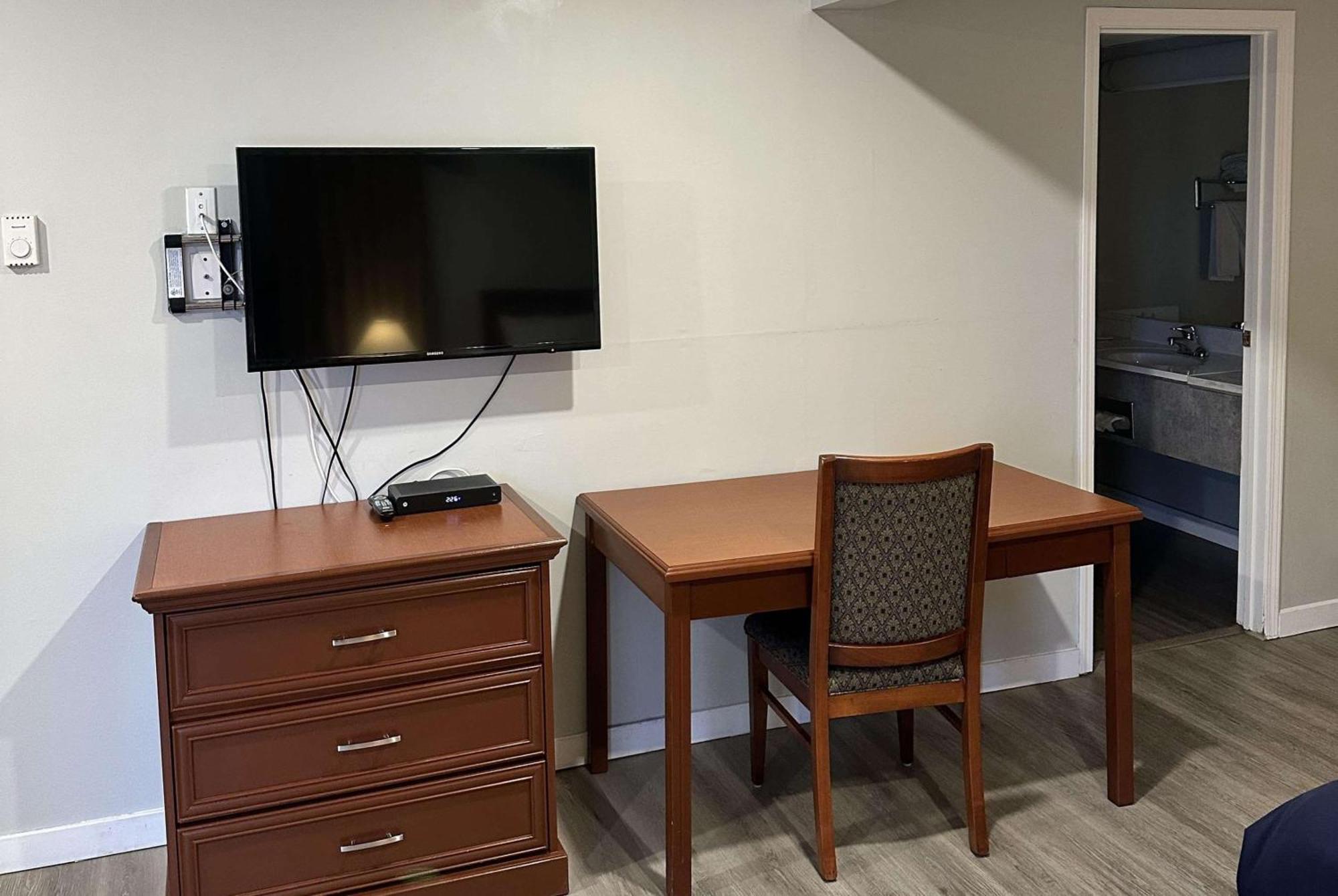 Travelodge By Wyndham Langley Esterno foto