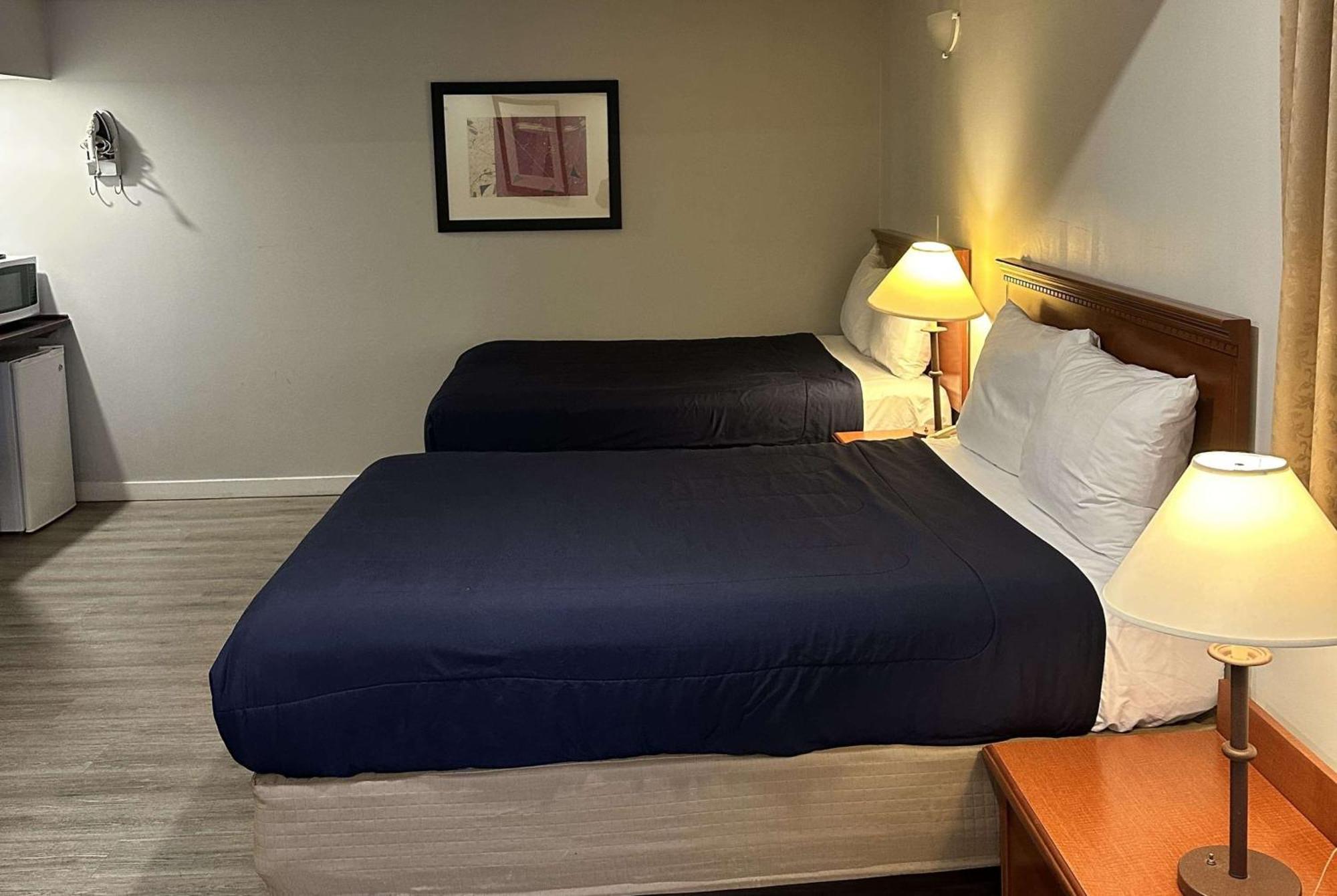 Travelodge By Wyndham Langley Esterno foto