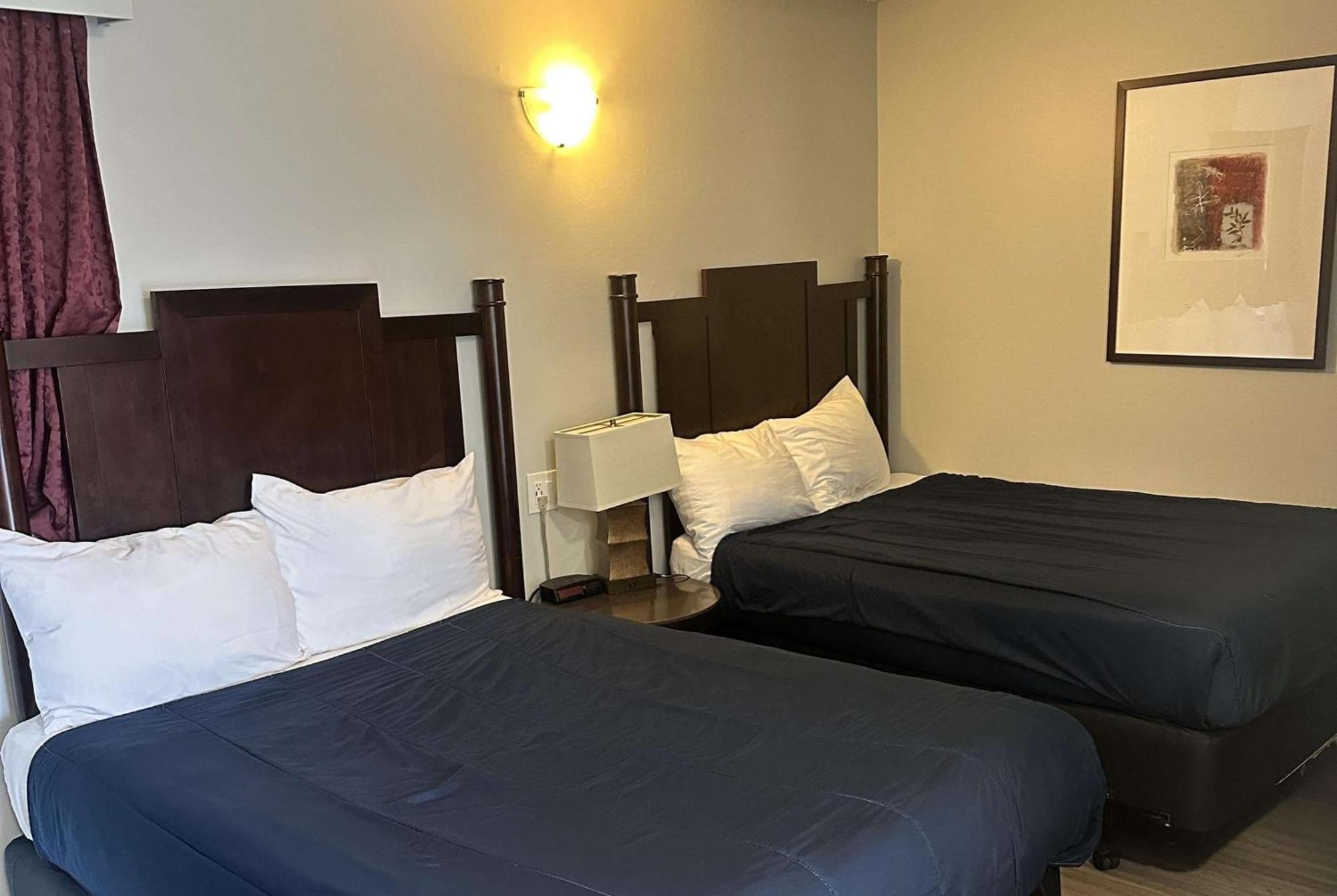 Travelodge By Wyndham Langley Esterno foto