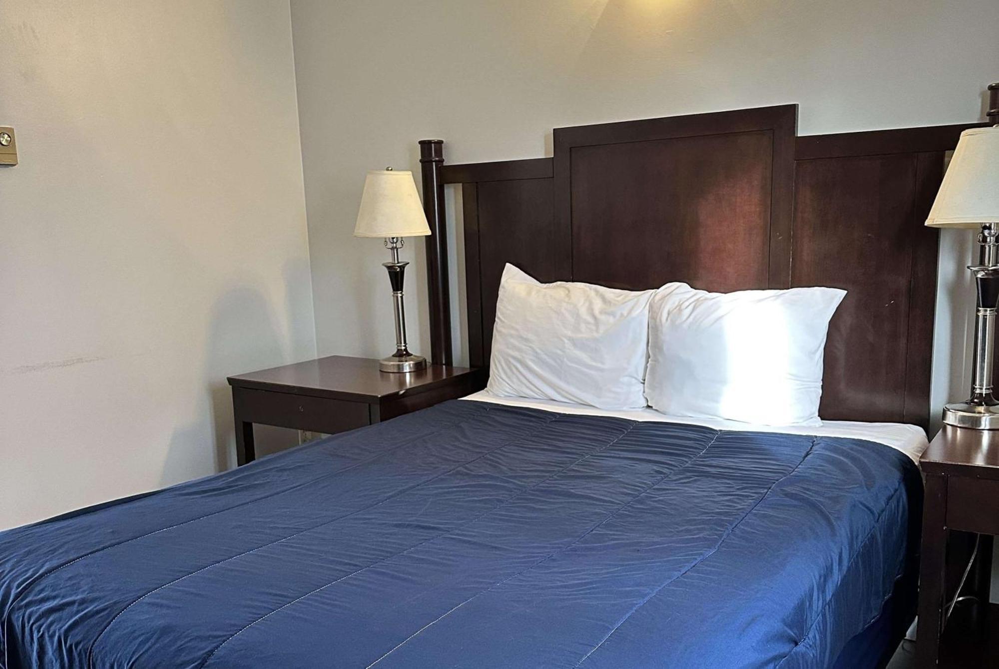 Travelodge By Wyndham Langley Esterno foto