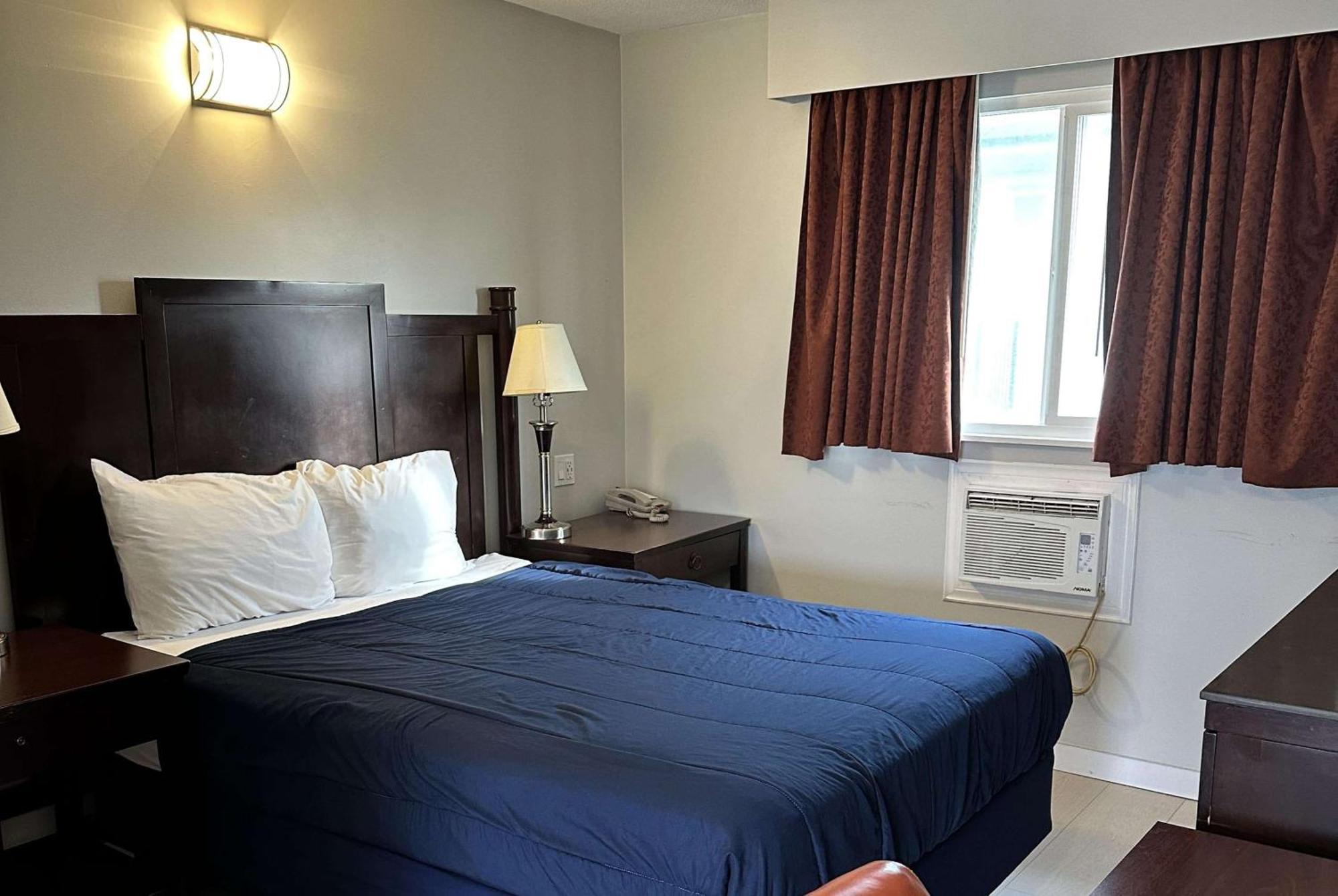 Travelodge By Wyndham Langley Esterno foto